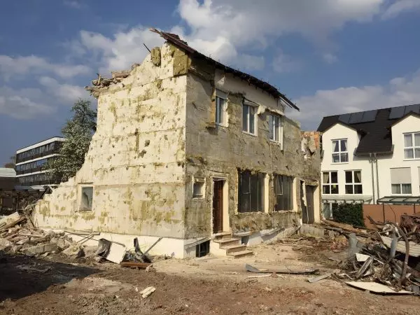 Entkernungs-arbeiten